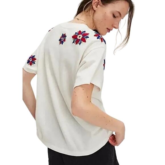 Free People MEDIUM Petal Stitch Floral Embroidered Tee NWT - Picture 3 of 3